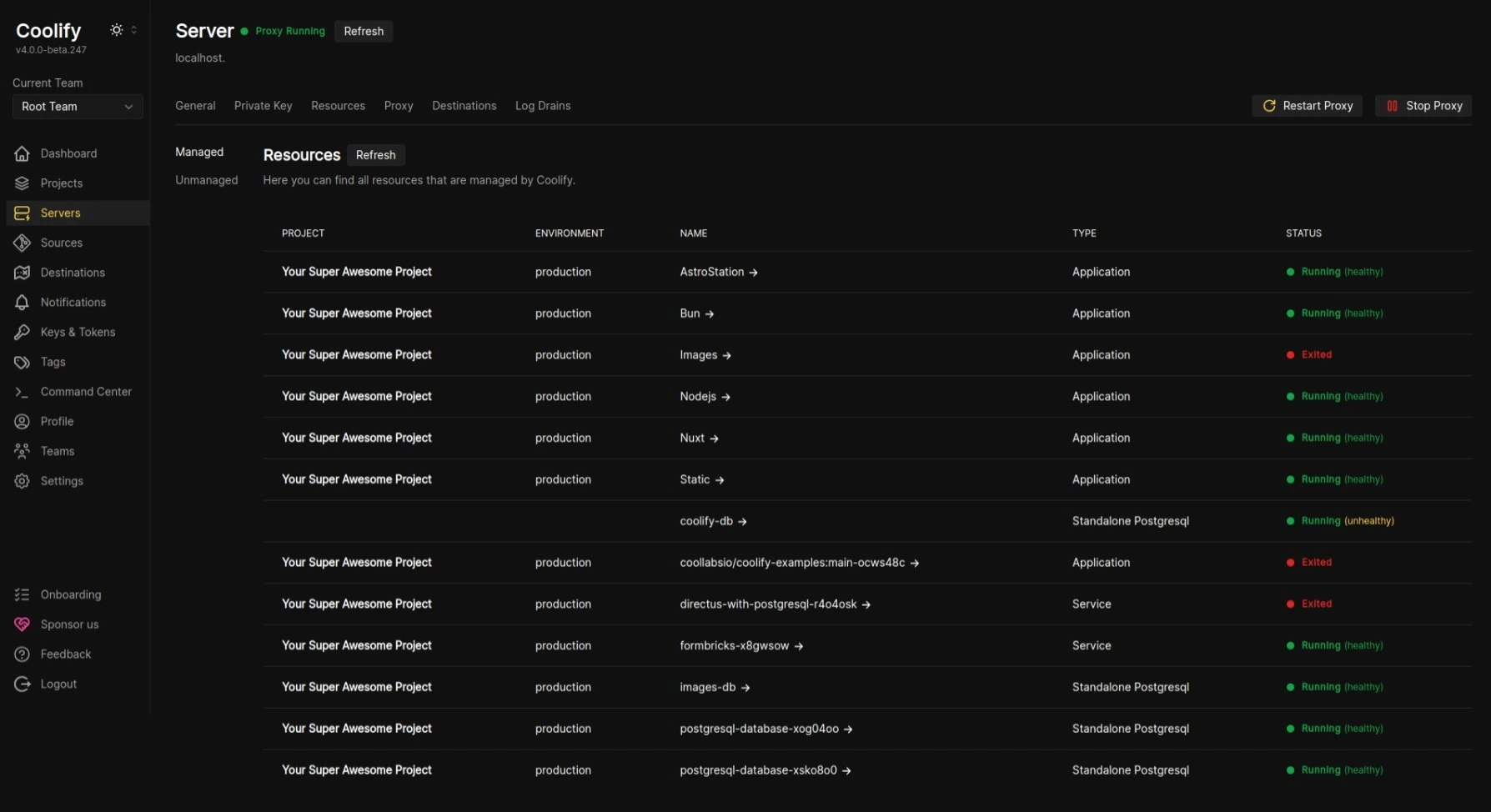Vue serveur de Coolify affichant l'état Running ou Exited de chaque ressource déployée sur le VPS
